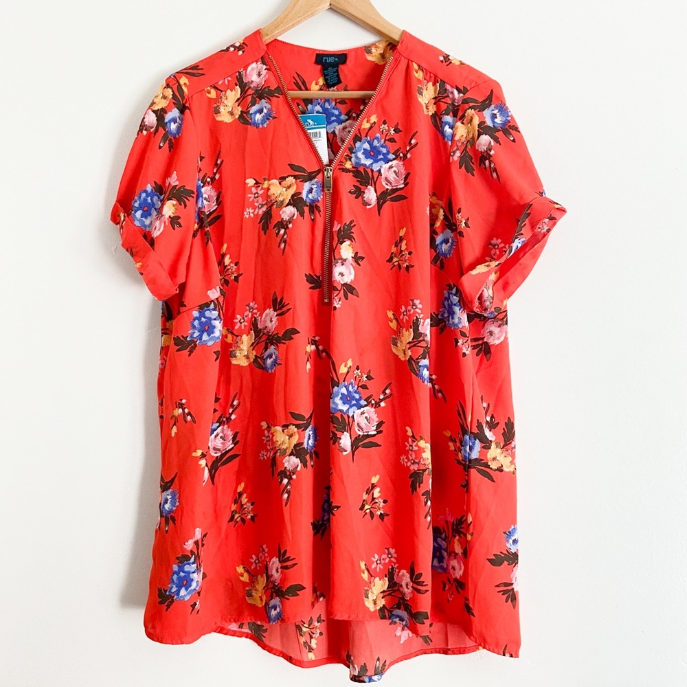 Rue21+ Floral Top w/ Zipper Neckline Embellishment